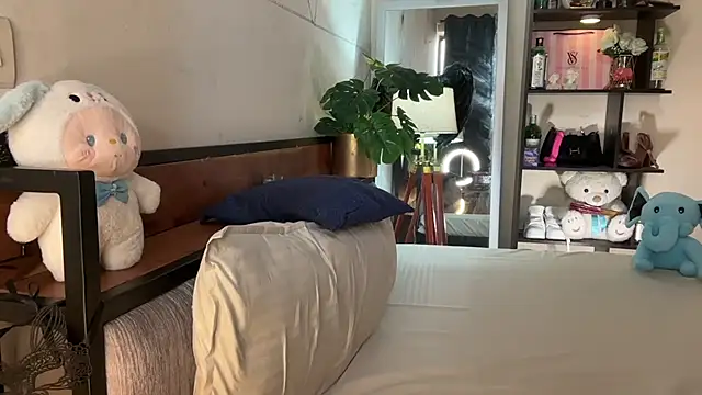 Snapshot of roseofvenom chatting on 09/26/25, 12:12 roseofvenom online show from 09/26/25, 12:12