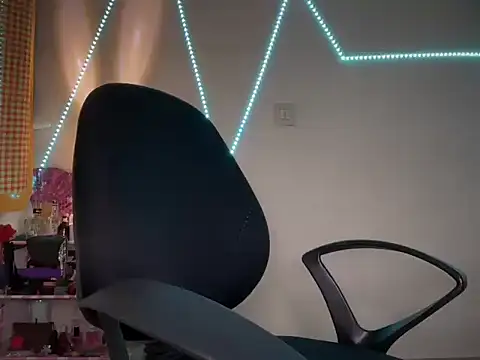 Snapshot of roseofvenom chatting on 03/08/25, 08:57 roseofvenom online show from 03/08/25, 08:57