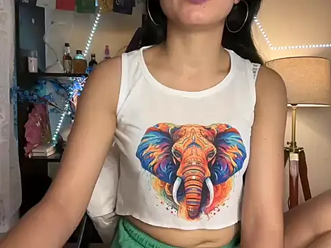 Snapshot of roseofvenom chatting on 03/20/25, 10:18 roseofvenom online show from 03/20/25, 10:18