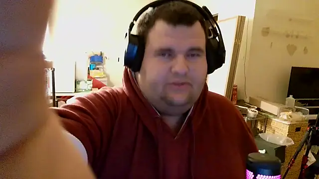 Snapshot of Hackensackneil chatting on 01/11/25, 12:07 Hackensackneil online show from 01/11/25, 12:07