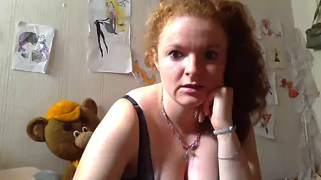 Snapshot of Rae_Jeannie chatting on 09/18/25, 07:33 Rae Jeannie online show from 09/18/25, 07:33