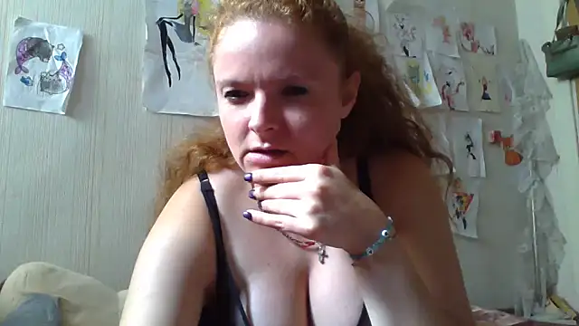 Snapshot of Rae_Jeannie chatting on 09/16/25, 08:04 Rae Jeannie online show from 09/16/25, 08:04