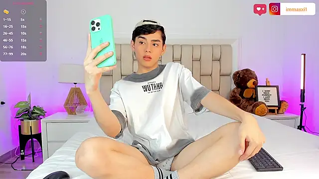 Maxi little online show from 11/22/25, 08:51