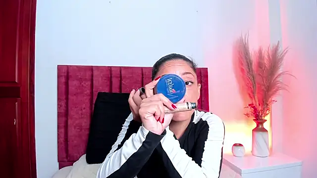 EloiseQuinn online show from 10/20/25, 01:11