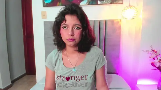 Snapshot of LuciaFerrero chatting on 10/03/25, 12:36 LuciaFerrero online show from 10/03/25, 12:36