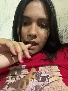 Snapshot of Ninabrunette18 chatting on 07/20/26, 12:51 Ninabrunette18 online show from 07/20/26, 12:51