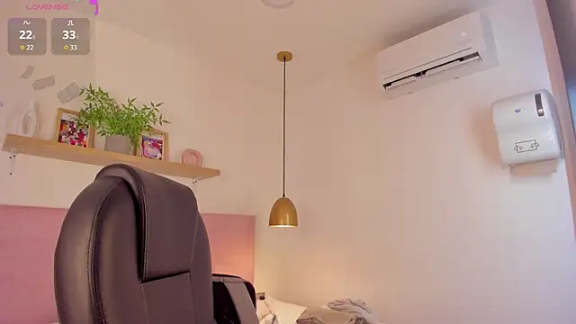 Snapshot of violeta_candyy_ chatting on 06/26/26, 10:48 violeta candyy online show from 06/26/26, 10:48