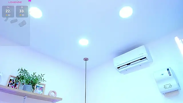 violeta candyy  online show from 04/22/26, 03:35