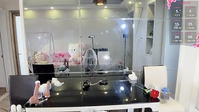 Snapshot of Alien1227 chatting on 10/13/25, 08:05 Alien1227 online show from 10/13/25, 08:05