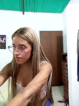 Snapshot of faby_Hot chatting on 02/09/25, 01:33 faby Hot online show from 02/09/25, 01:33