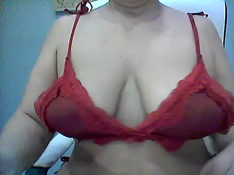 Snapshot of Betty2u chatting on 03/18/25, 07:44 Betty2u online show from 03/18/25, 07:44