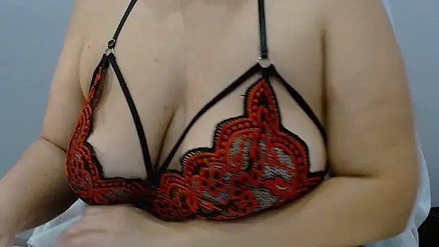 Snapshot of Betty2u chatting on 10/24/25, 06:56 Betty2u online show from 10/24/25, 06:56