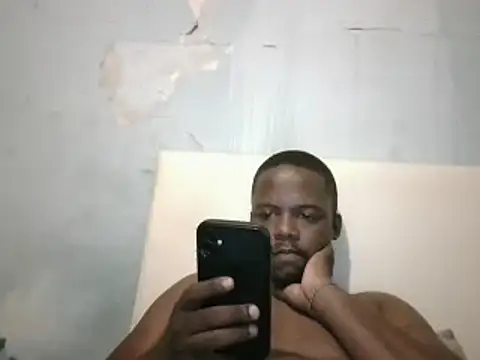 Snapshot of ThamiXX chatting on 01/12/25, 11:04 ThamiXX online show from 01/12/25, 11:04