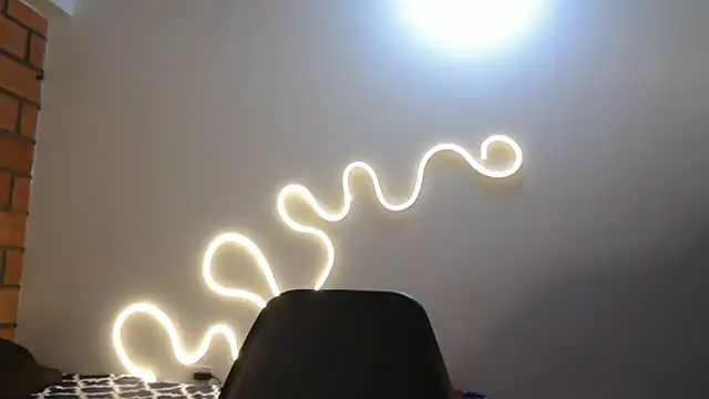 conejita linda online show from 12/23/25, 04:23