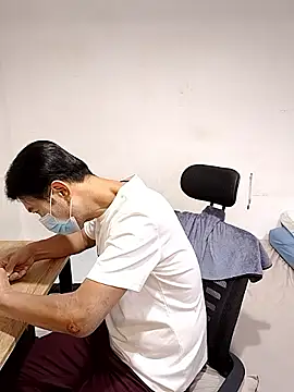 Snapshot of aa3600 chatting on 12/17/25, 01:16 aa3600 online show from 12/17/25, 01:16