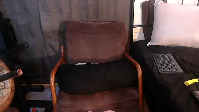 Snapshot of k1oudE chatting on 05/29/26, 05:19 k1oudE online show from 05/29/26, 05:19