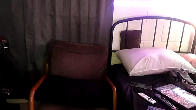 Snapshot of k1oudE chatting on 06/14/26, 05:30 k1oudE online show from 06/14/26, 05:30