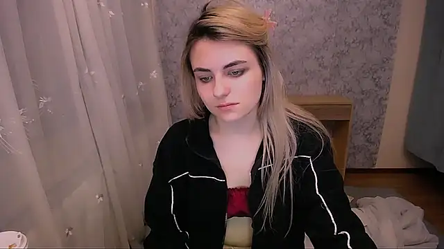shy sabrina  online show from 03/04/25, 03:22