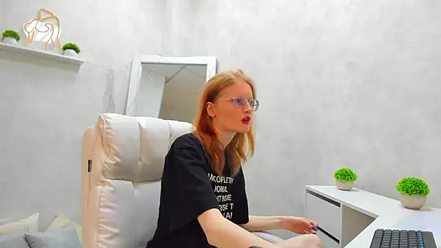 ElizabethHarpper online show from 03/10/25, 08:17