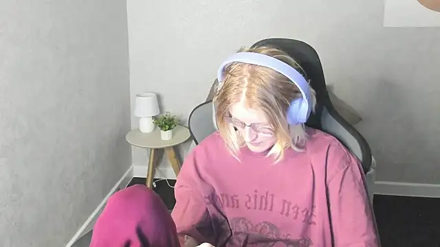 ElizabethHarpper online show from 12/05/25, 01:16