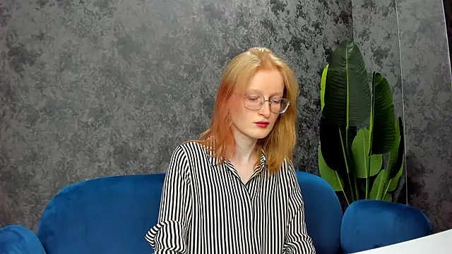 ElizabethHarpper online show from 02/03/25, 08:02