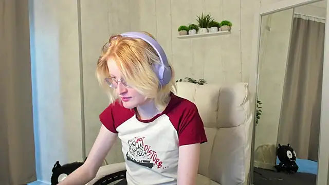 ElizabethHarpper online show from 10/31/25, 09:17