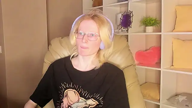 ElizabethHarpper online show from 11/03/25, 01:11