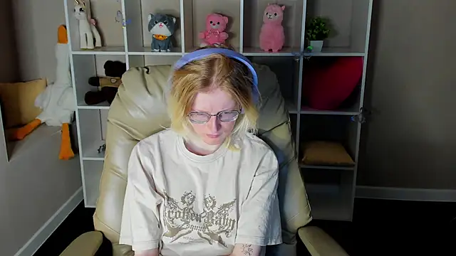 ElizabethHarpper online show from 12/18/25, 01:00