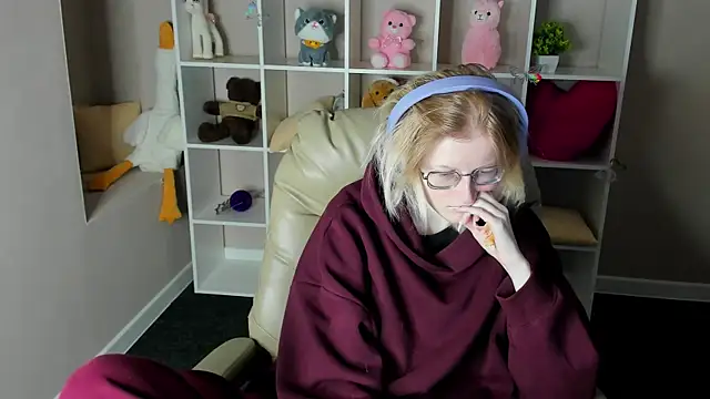 ElizabethHarpper online show from 12/19/25, 12:58