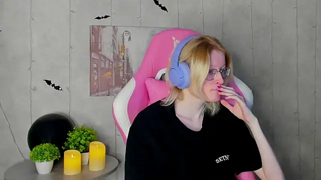 ElizabethHarpper online show from 11/04/25, 01:09