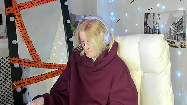 ElizabethHarpper online show from 11/11/25, 01:33