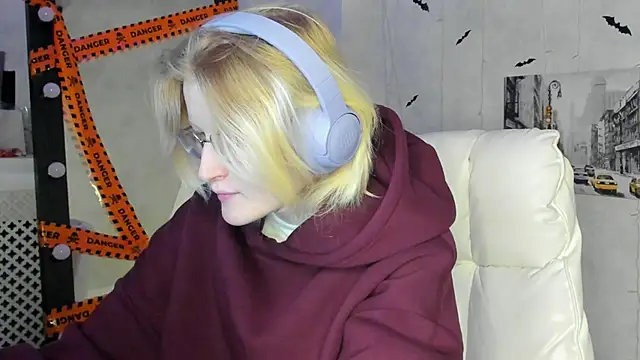 ElizabethHarpper online show from 11/12/25, 01:54