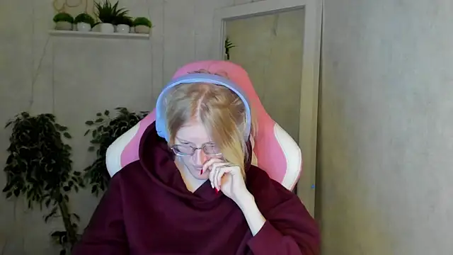 ElizabethHarpper online show from 11/29/25, 01:06