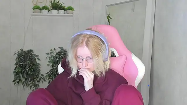 ElizabethHarpper online show from 11/28/25, 01:06