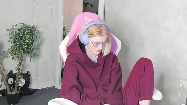 ElizabethHarpper online show from 12/01/25, 01:06