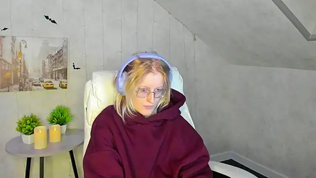 ElizabethHarpper online show from 11/19/25, 01:27