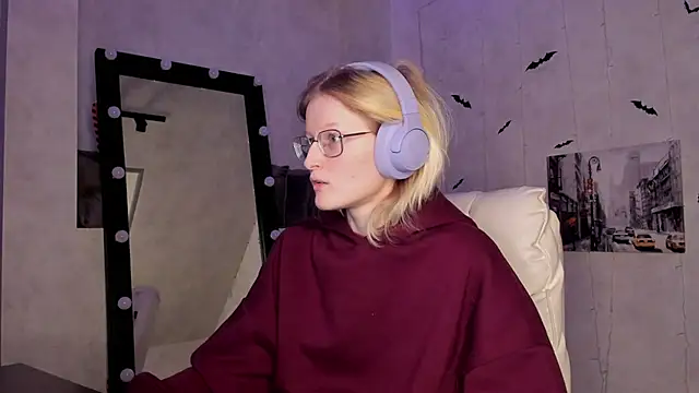 ElizabethHarpper online show from 11/17/25, 01:09