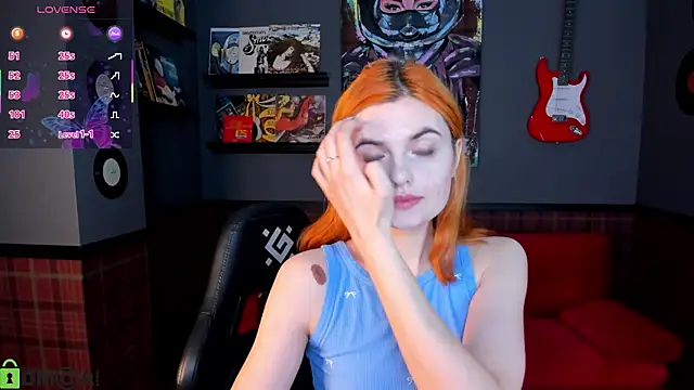 Snapshot of CharlotteMitchell chatting on 11/10/25, 09:14 CharlotteMitchell online show from 11/10/25, 09:14