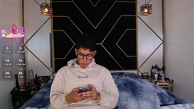 Snapshot of RyanPricee chatting on 10/28/25, 04:24 RyanPricee online show from 10/28/25, 04:24