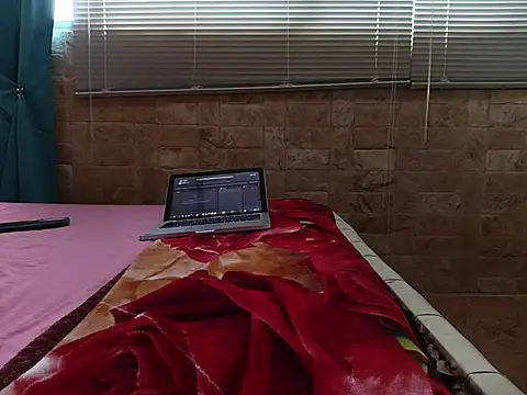 Rocket1978 online show from 11/12/25, 05:50