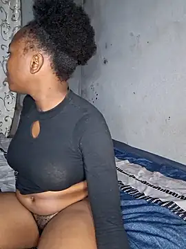 Snapshot of Danymash25 chatting on 12/18/25, 04:33 Danymash25 online show from 12/18/25, 04:33