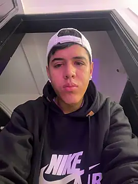 Snapshot of Angel_Khouri chatting on 01/11/26, 04:08 Angel Khouri online show from 01/11/26, 04:08