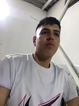 Snapshot of Angel_Khouri chatting on 09/20/25, 03:11 Angel Khouri online show from 09/20/25, 03:11