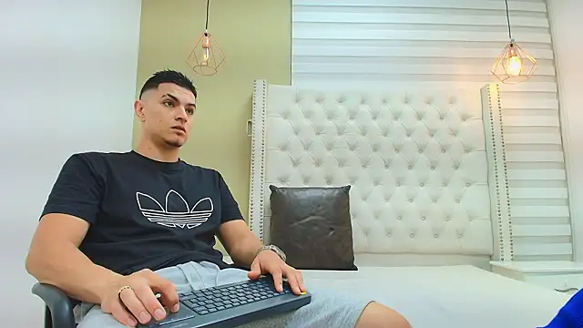 DAVID VICTORIAA online show from 02/20/26, 01:02