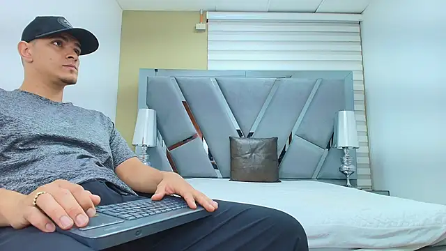 DAVID VICTORIAA online show from 04/15/26, 12:53