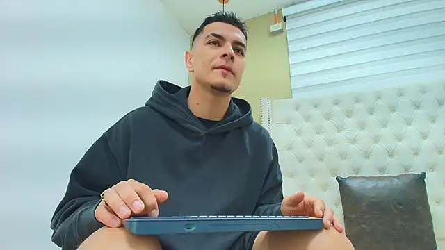 DAVID VICTORIAA online show from 02/21/26, 01:02