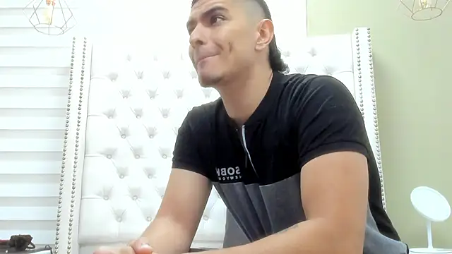 Snapshot of DAVID_VICTORIAA chatting on 10/31/25, 01:08 DAVID VICTORIAA online show from 10/31/25, 01:08