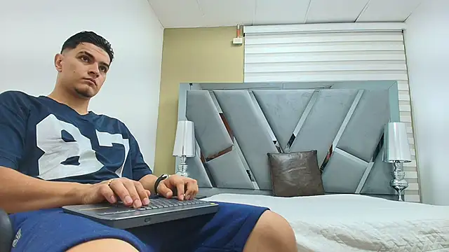 DAVID VICTORIAA online show from 05/09/26, 01:03