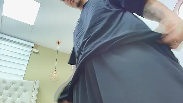 DAVID VICTORIAA online show from 12/20/25, 01:14