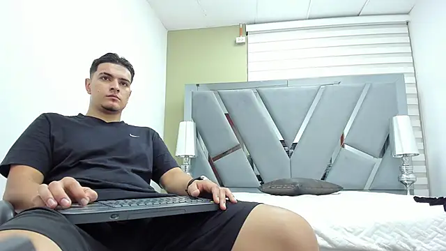 DAVID VICTORIAA online show from 06/10/26, 01:12